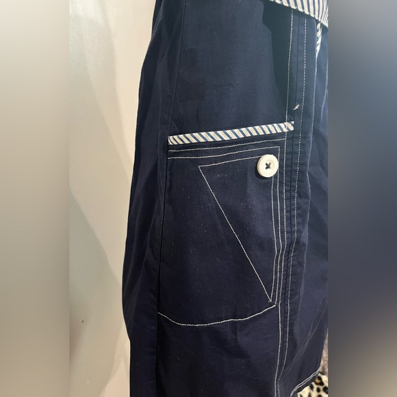 This a a beautiful sailor-style dress. Size 4. - Picture 5 of 8